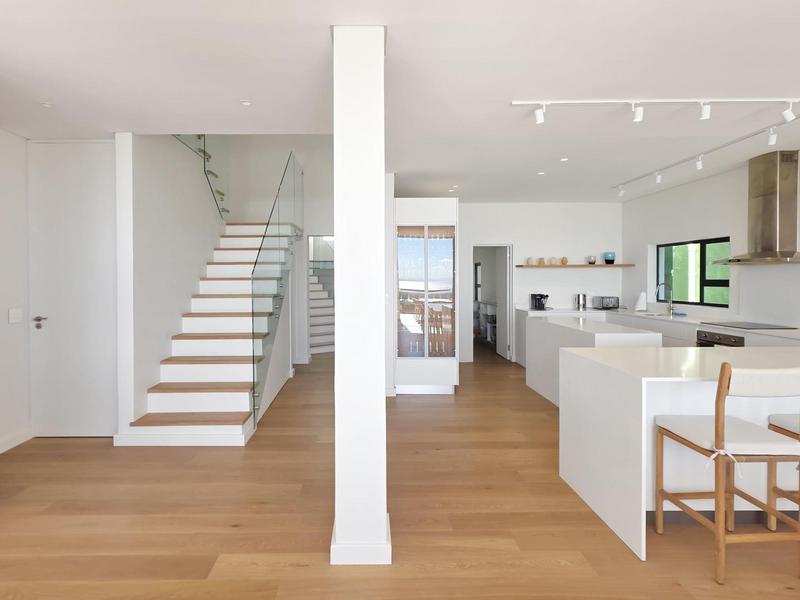 5 Bedroom Property for Sale in Green Point Western Cape